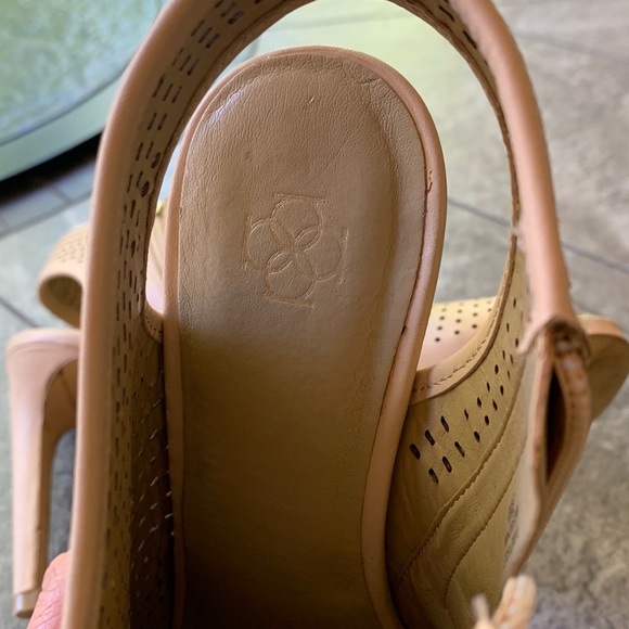 Ann Taylor 4” tan sandal heels size 8 - Picture 11 of 13